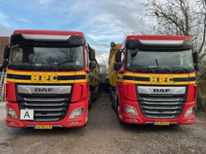 hpc_two_trucks_transport_cargo